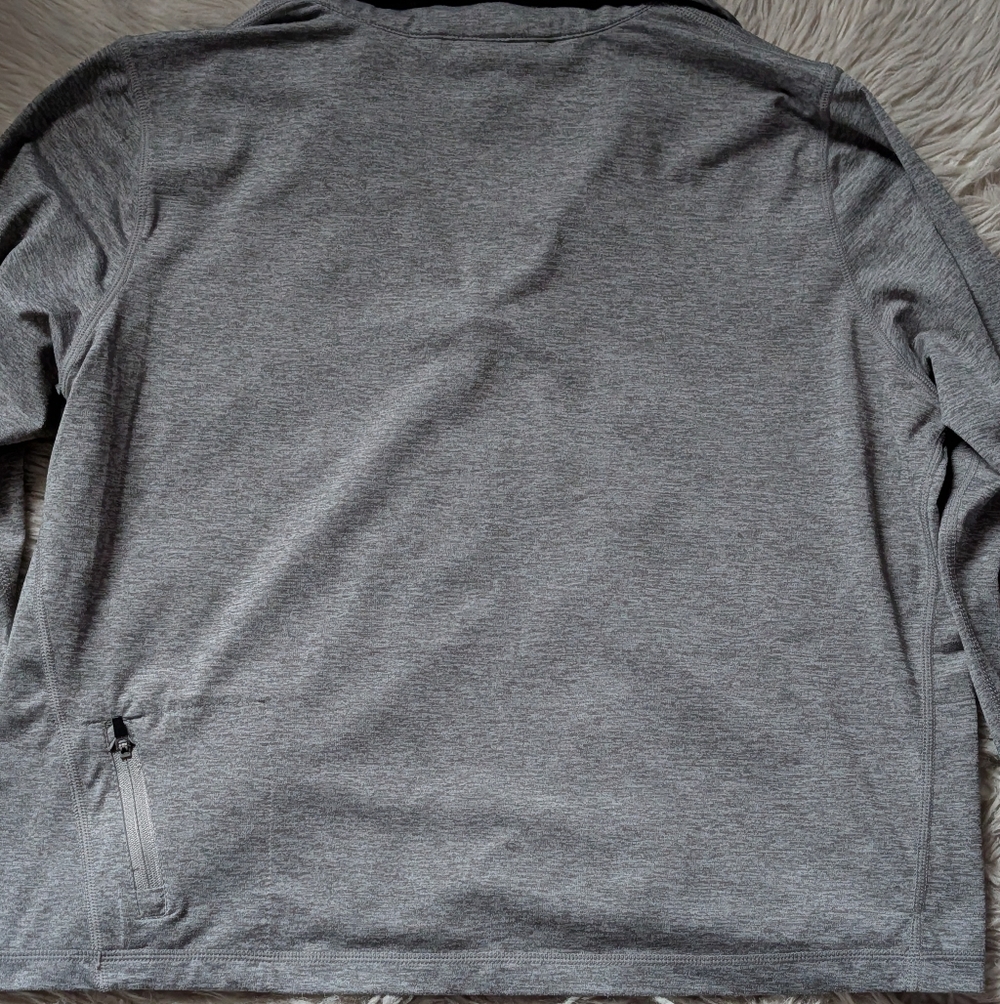 EUC Vuori Crescent Half Zip Pullover in Heather Gray - Picture 12 of 16